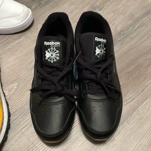 Men’s Reebok classic sneakers